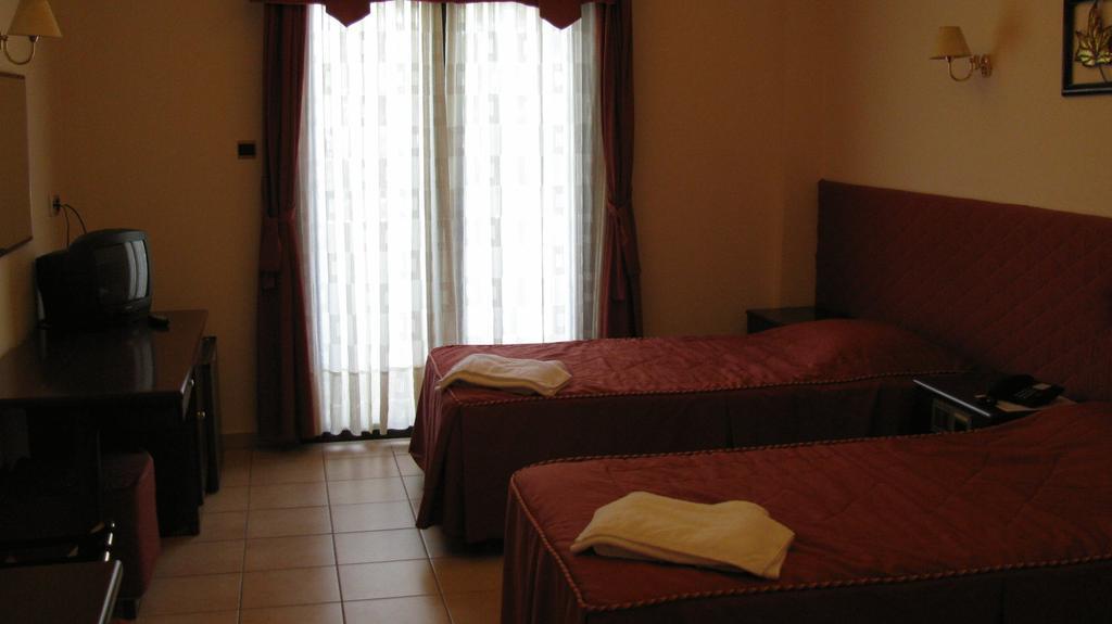 Diakonia Hotel Thessaloniki Room photo